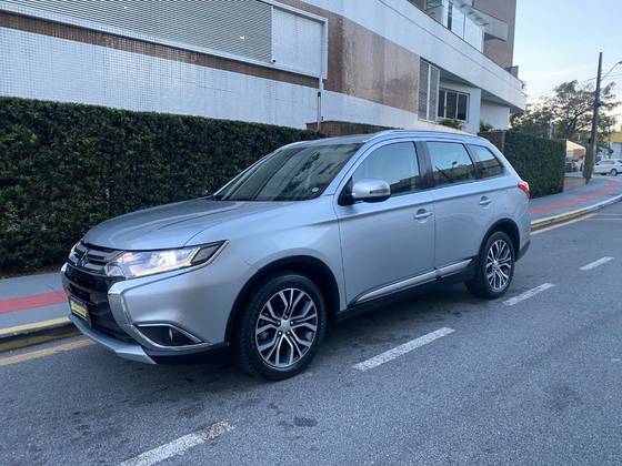 MITSUBISHI OUTLANDER 2.0 COMFORT 16V GASOLINA 4P AUTOMÁTICO MITSUBISHI OUTLANDER 2.0 COMFORT 16V GASOLINA 4P AUTOMÁTICO